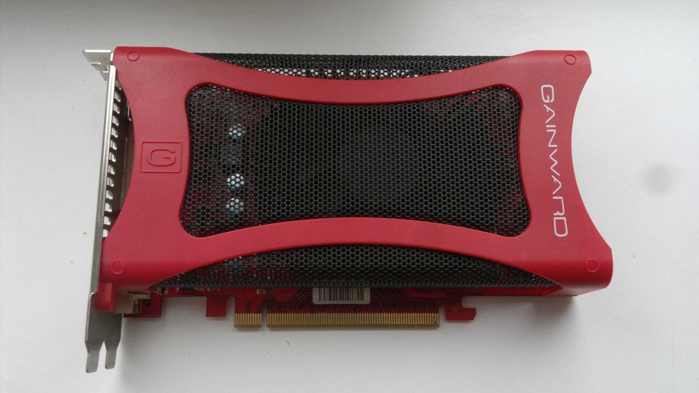 Видеокарта GAINWARD 9600GT 512Mb (650Mhz/1650Mhz) 256bit DVI