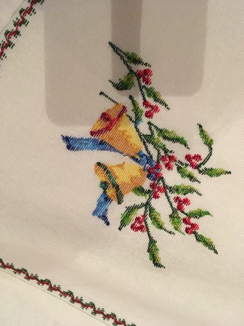 Toalha de Natal Bordada a Ponto Cruz