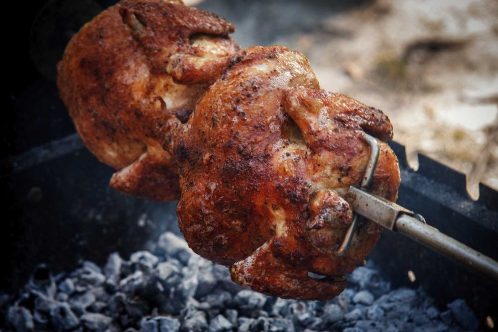 Курка гриль на мангалі. Курица. Шашликгриль на мангале. Шашлик. Домашн