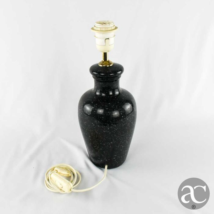 Candeeiro em porcelana estilo mármore negro