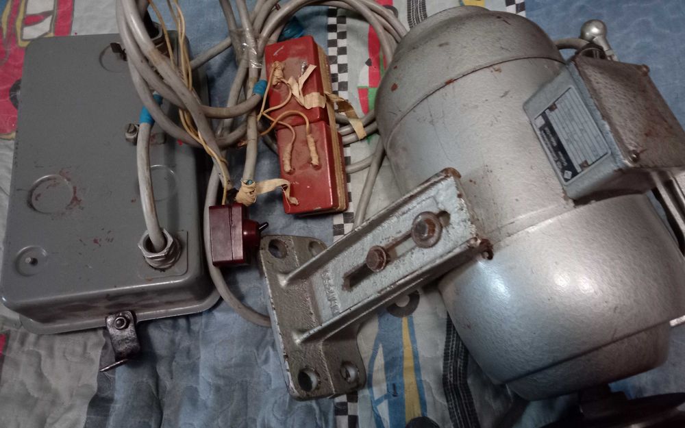 Двигатель для  швейной пром машины. Германия.