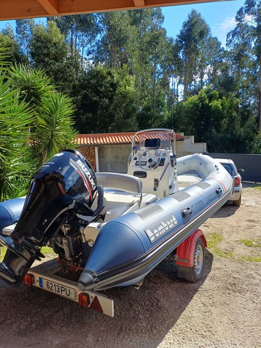 Barco semi-rigido