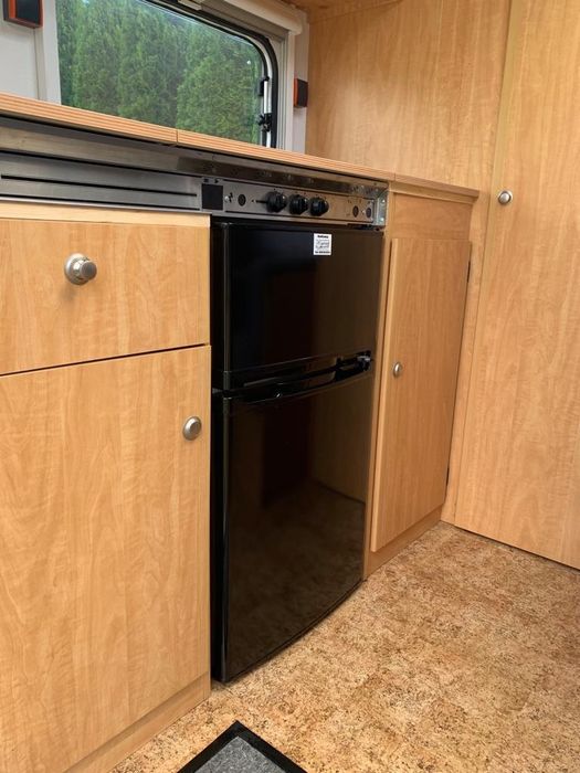 Kamper lub przyczepa Lodówka kompresorowa 12V lub 12/230V