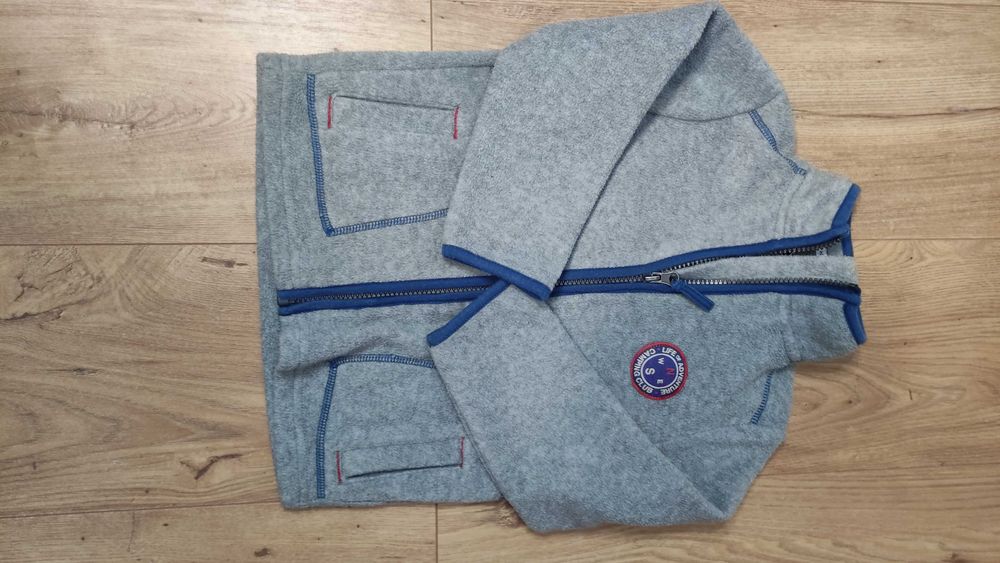 Zestaw dla chłopca ok 2-4 latka: 2 bluzy, bezrękawnik, komin