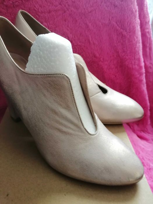 buty w kolorze pudrowy roz roz 40