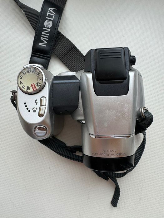 Цифрова камера Konica Minolta DiMAGE Z1 3.2MP