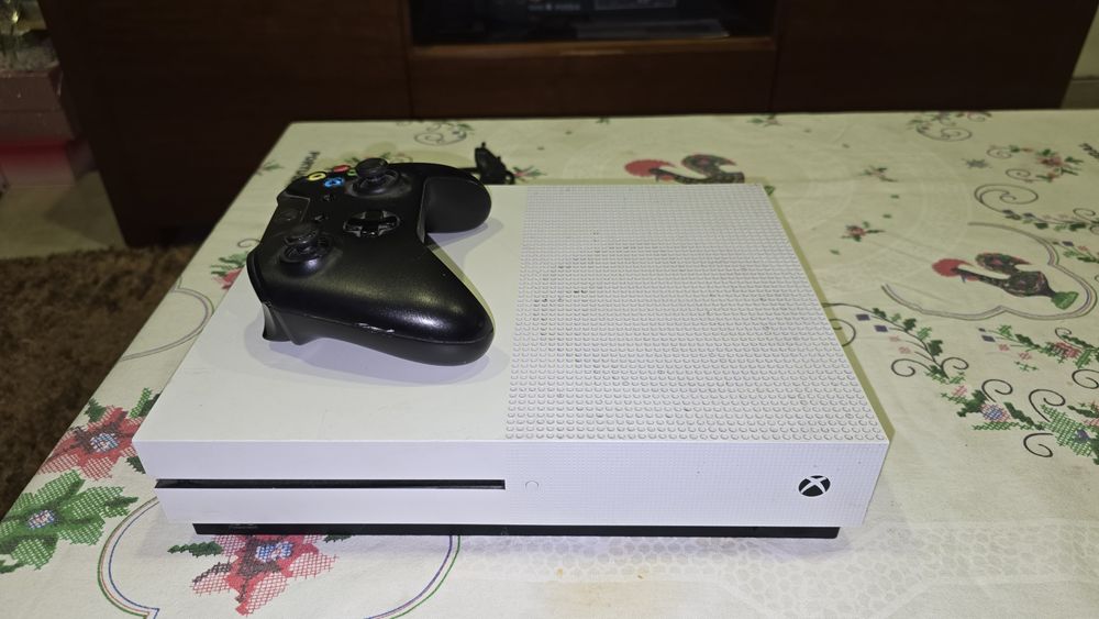 Xbox one s com comando
