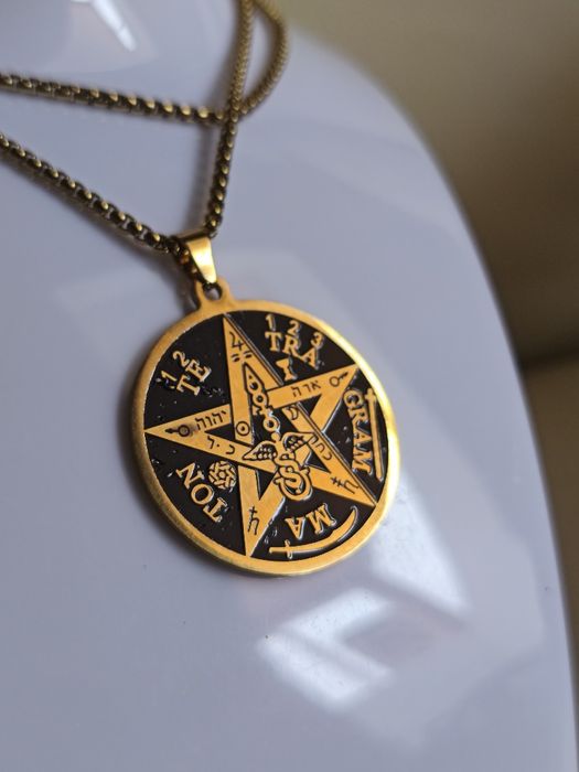 Colar em aço inoxidável Pentagrama Prateado ou Dourado