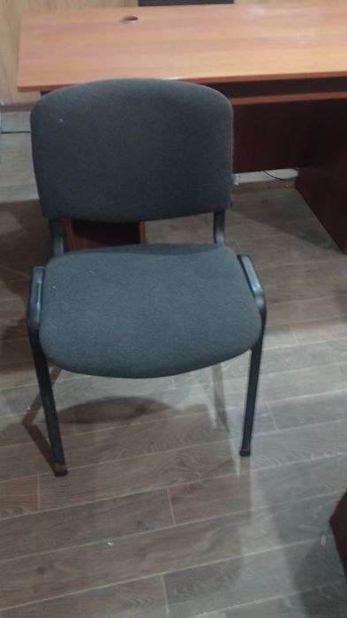 Компьютерний стіл зі стільцями