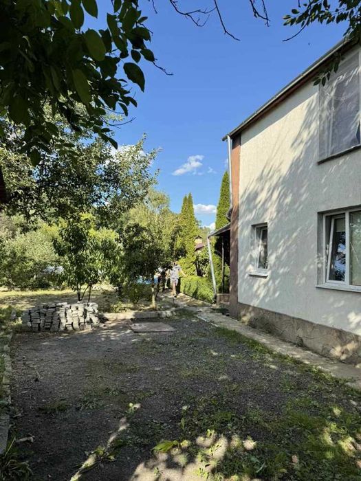 Продається двоповерхова дача, с. Терешки,  з власним озером у дворі