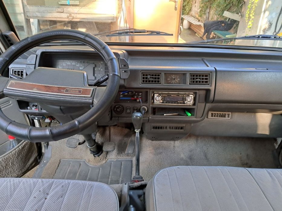 Автомобиль  MAZDA E2000