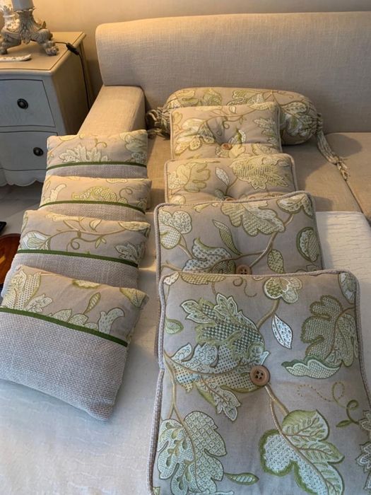 Custom-made floral-patterned cushions64409435655299123