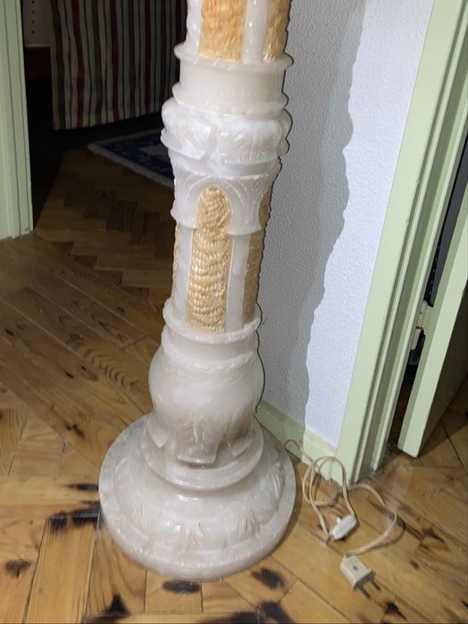 Coluna/Candeeiro em Mármore