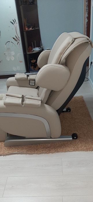 Кресло масажер новий