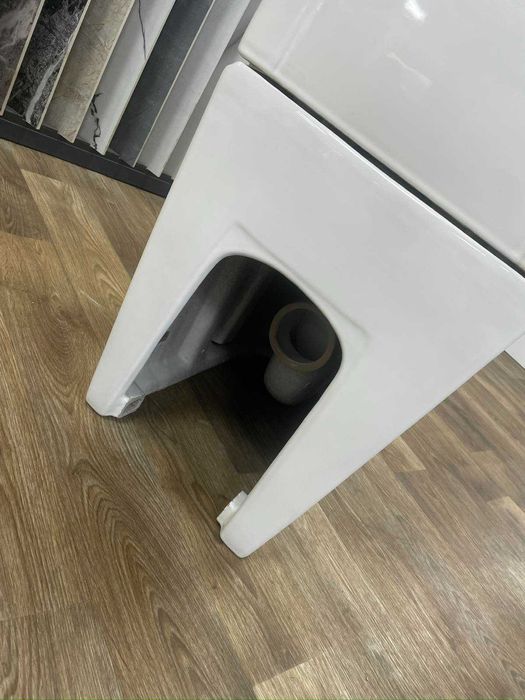 Унітаз підлоговий пристінний, Унітаз-компакт