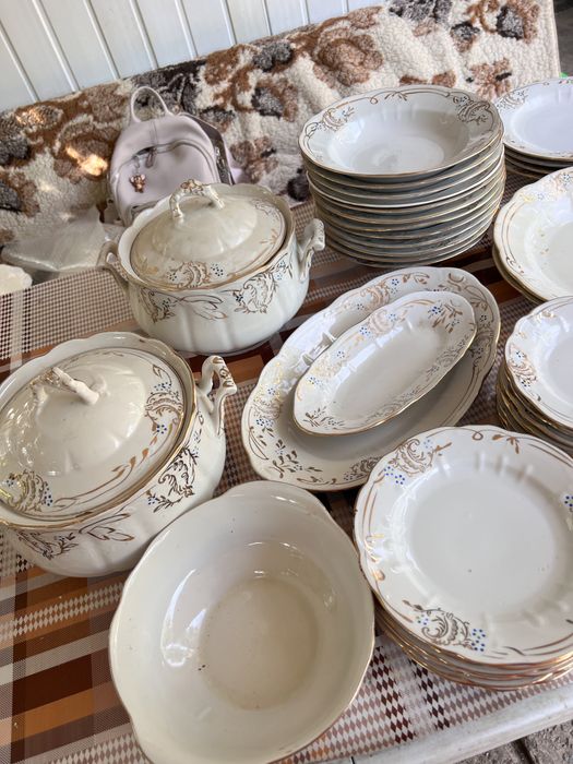 Фарфоровий столовий сервіз
