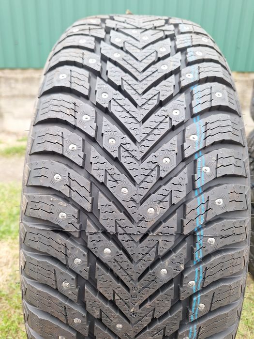 Зимовий NOKIAN 235 55 18 шип