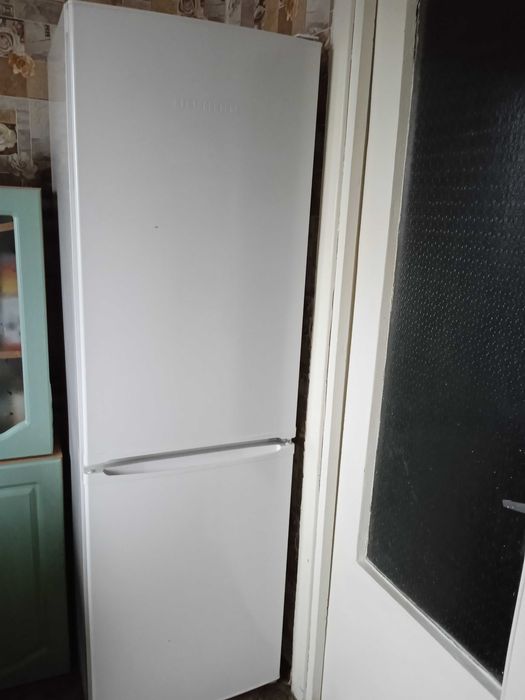 Холодильник Либхер 3011, 180 мм, 2-камерный и ДР. мебель