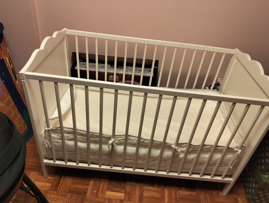 Berço com colchão