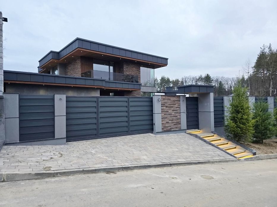 Будинок 280 м2 басейн сауна гараж  2 авто с. Ходосівка поруч Лісники