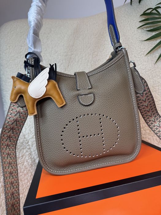 Шкіряна сумочка в стилі Hermès Evelyne