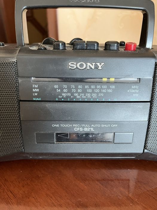 Магнітофон SONY CFS-B21L  касета радіо в гарному стані