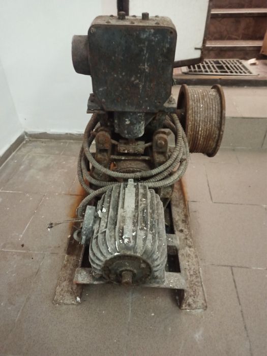 Продам лебідку ліфтову 220-380v