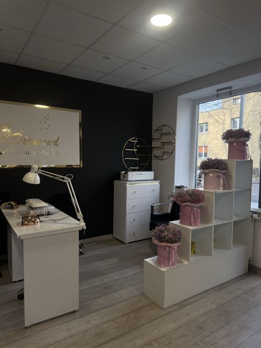 Wynajmie stanowisko wizażysty/stylistki brwi