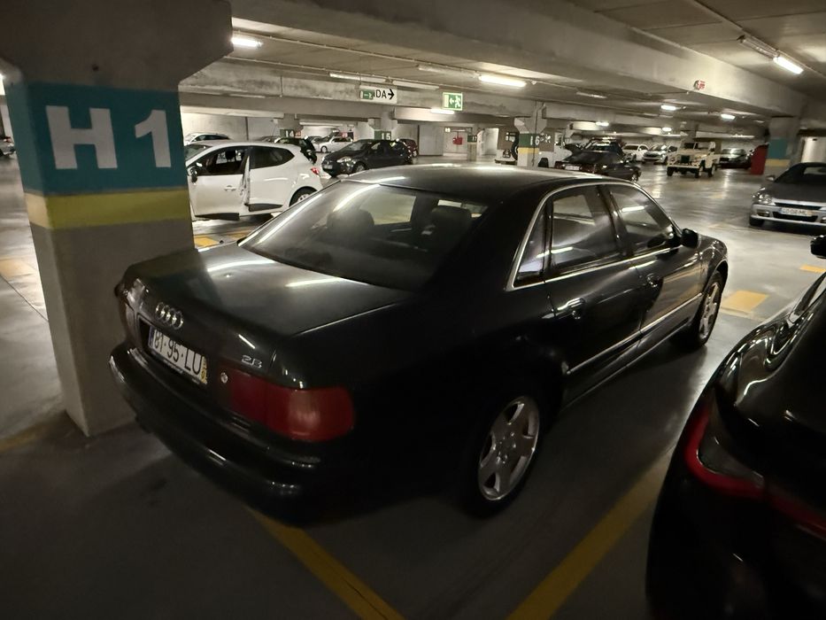 AUDI  A 8   2.8 Automático  Nacional