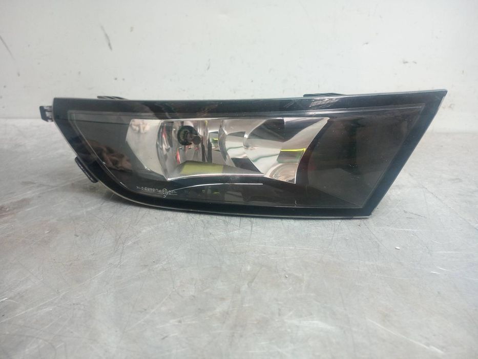 Farol De Nevoeiro Esquerdo Skoda Fabia Nj3