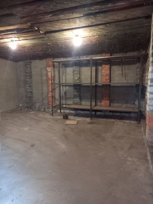 Сдам складские помещения! Возле рынка Барабашово! Поселок Кирова.