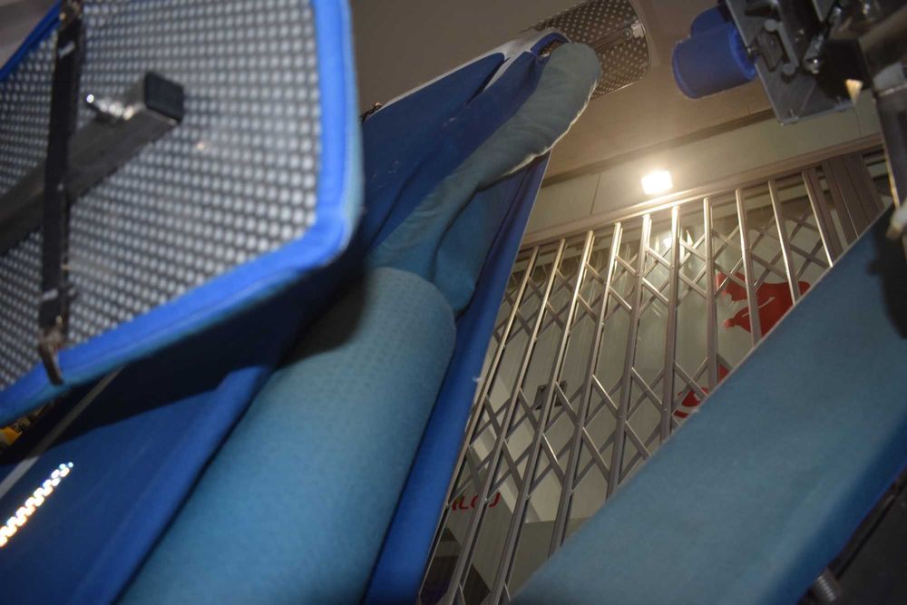 Máquina profissional COCCHI de passar camisas, casacos e blusões