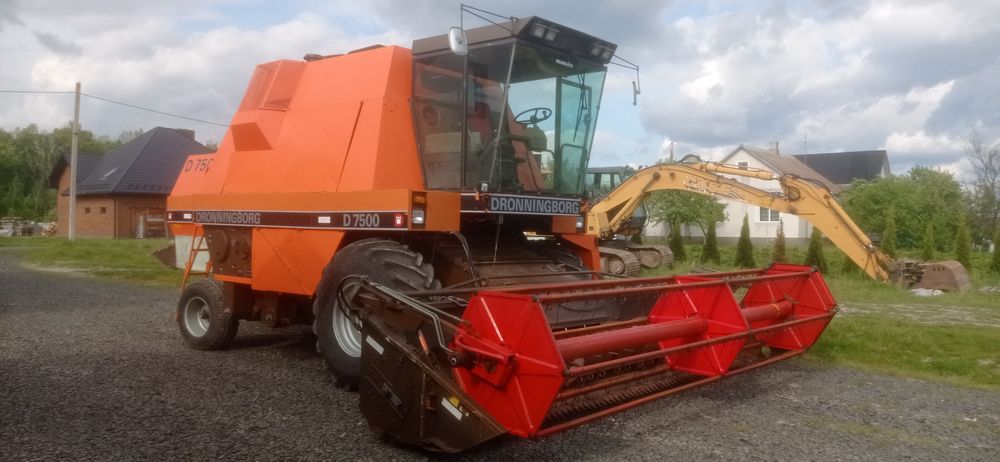 Комбайн зернозбиральний Dronningborg 7500