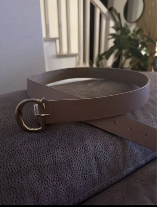 Pasek bezowy nude Guess L