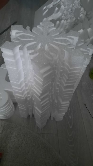 Сердця,сніжинки та різні вироби  з пінопласту