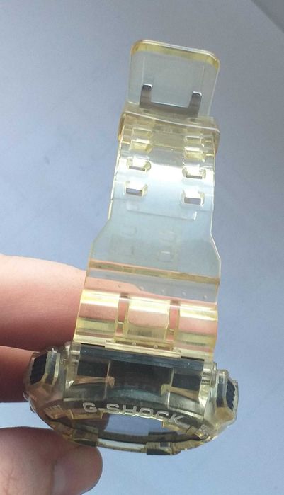 Zegarek Casio G-SHock GA-100 transparentny.