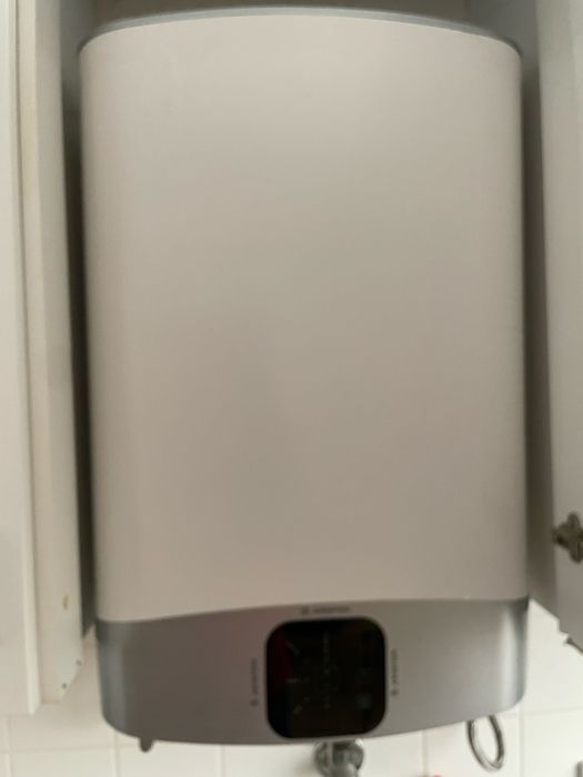 Esquentador Elétrico Ariston Velis (Modelo Slim / Compacto) – Excelente Estado