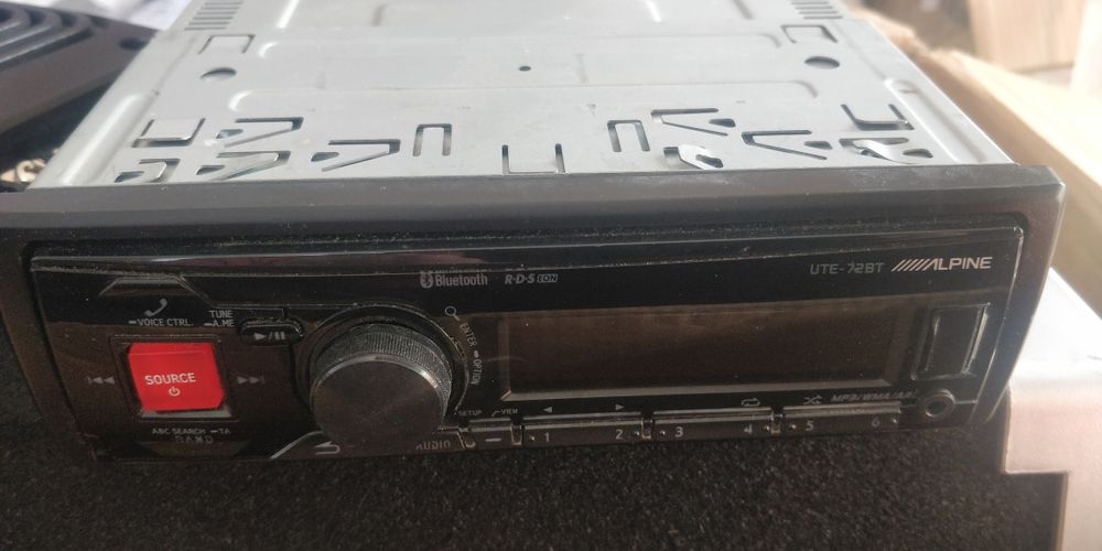 Автомагнитола Alpine UTE-72BT с блютус