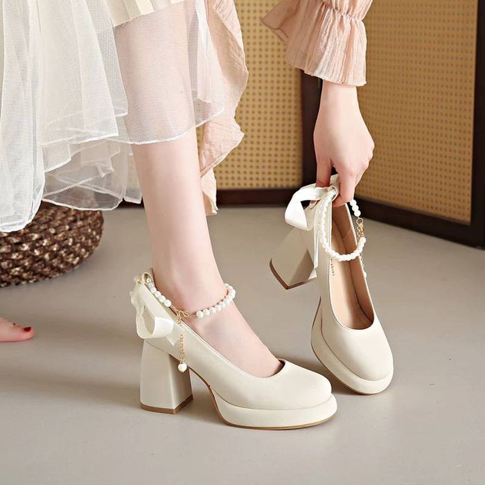 Buty na obcasie model Mary Jane
