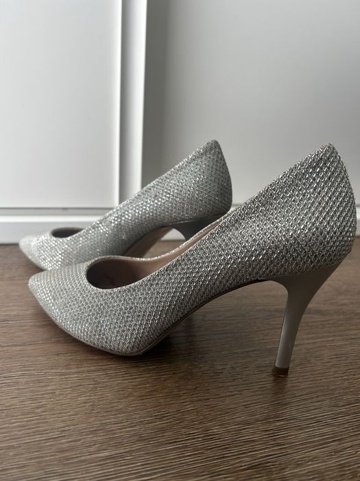 Sapatos brilhantes prata
