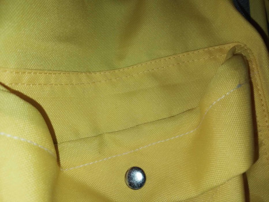 Mochila Amarela Boa para a Praia