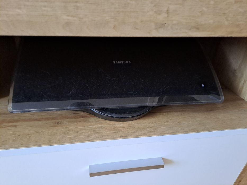 Telewizor Samsung z zestawem nagłośnienia