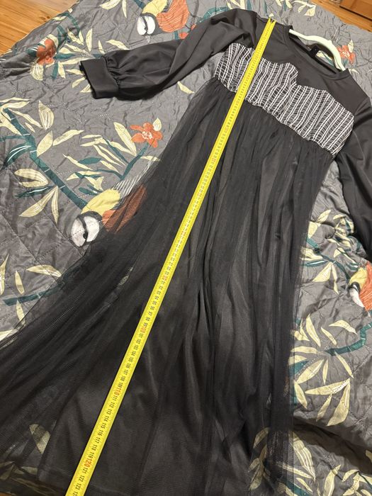 Długa maxi sukienka tiulowa z długim rękawem plus size na święta