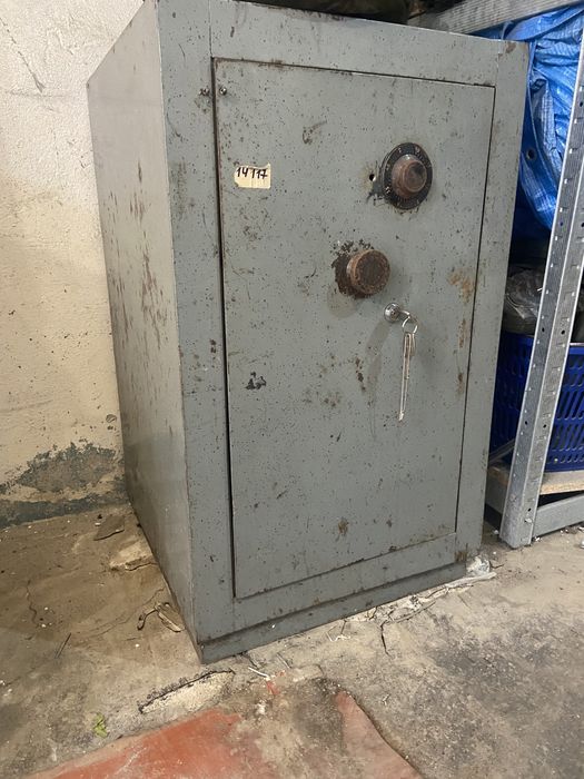 Продам сейф