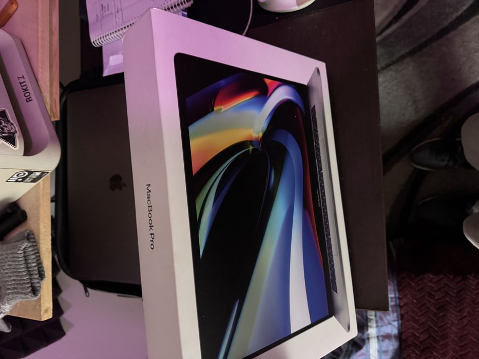 Macbook pro 2020 intel i9 32gb ram 512ssd