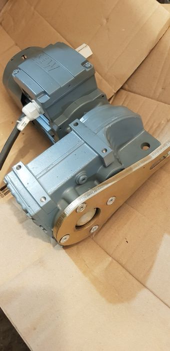 Мотор-редуктор SEW-EURODRIVE FA27B DR63S4/BR 0.12 кВт, 1380/9.8 об/хв