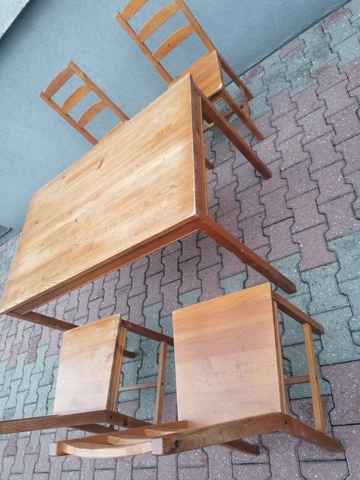 Stół drewniany Ikea sosnowy z krzesłami