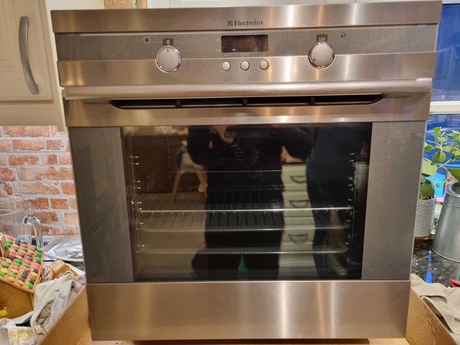 Вбудована духова піч духовка Electrolux eob64140x з Швеції
