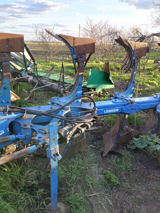 Плуг  Lemken EvroOpal 8.5+1 пологовий оборотній полунавісний