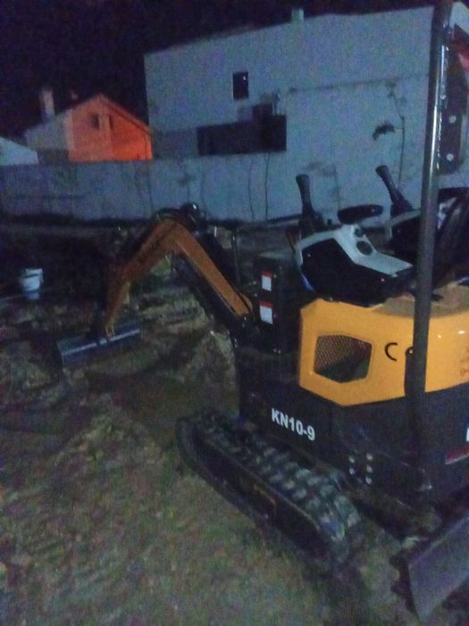 Alugo mini giratória 120€ dia